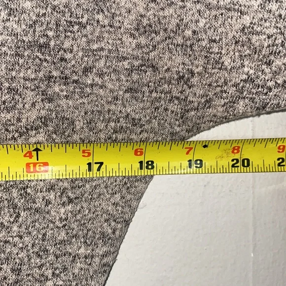 🪿Cute cream lightweight long sleeved top! - Picture 8 of 8